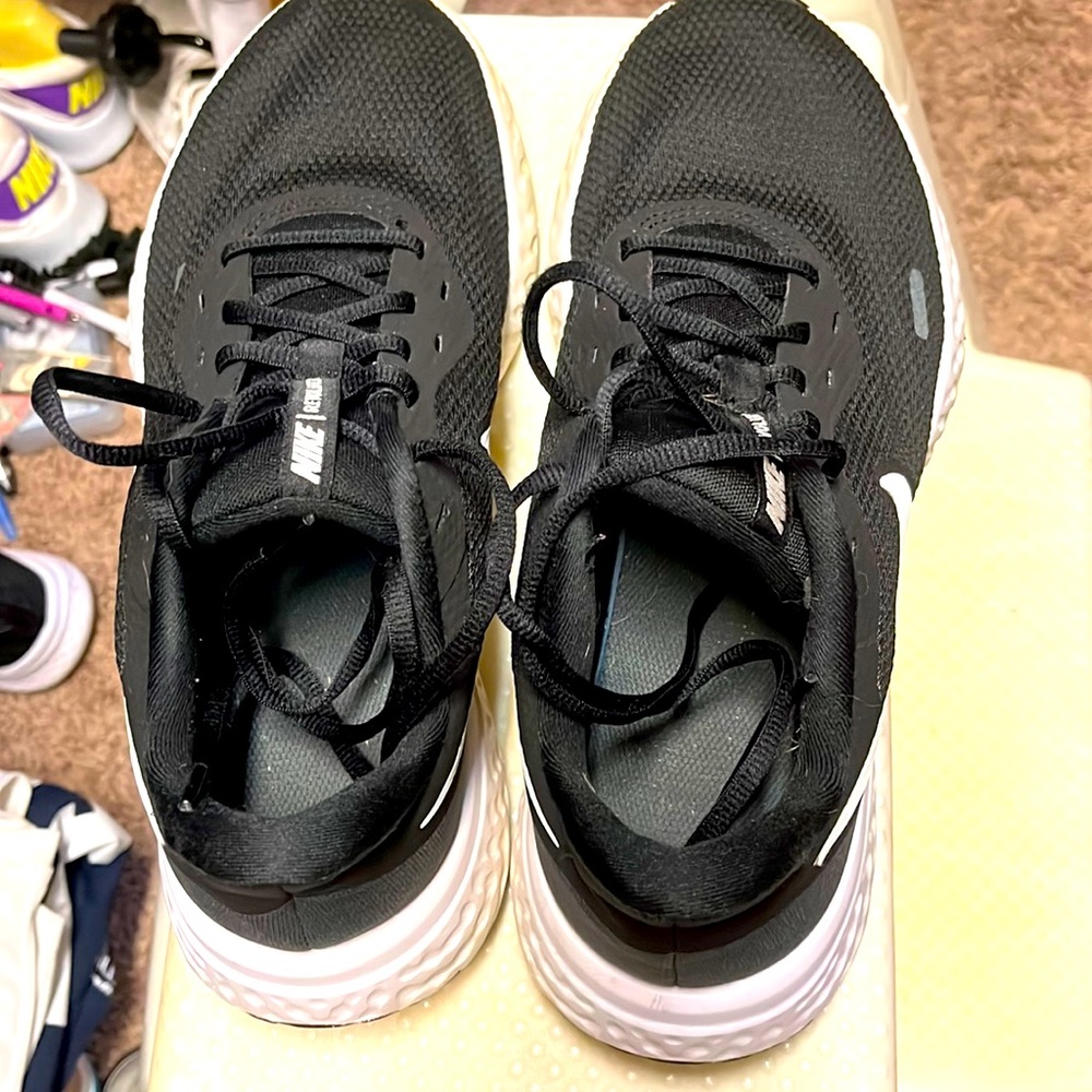 Black NIKE Revolution Men’s size 10.5W